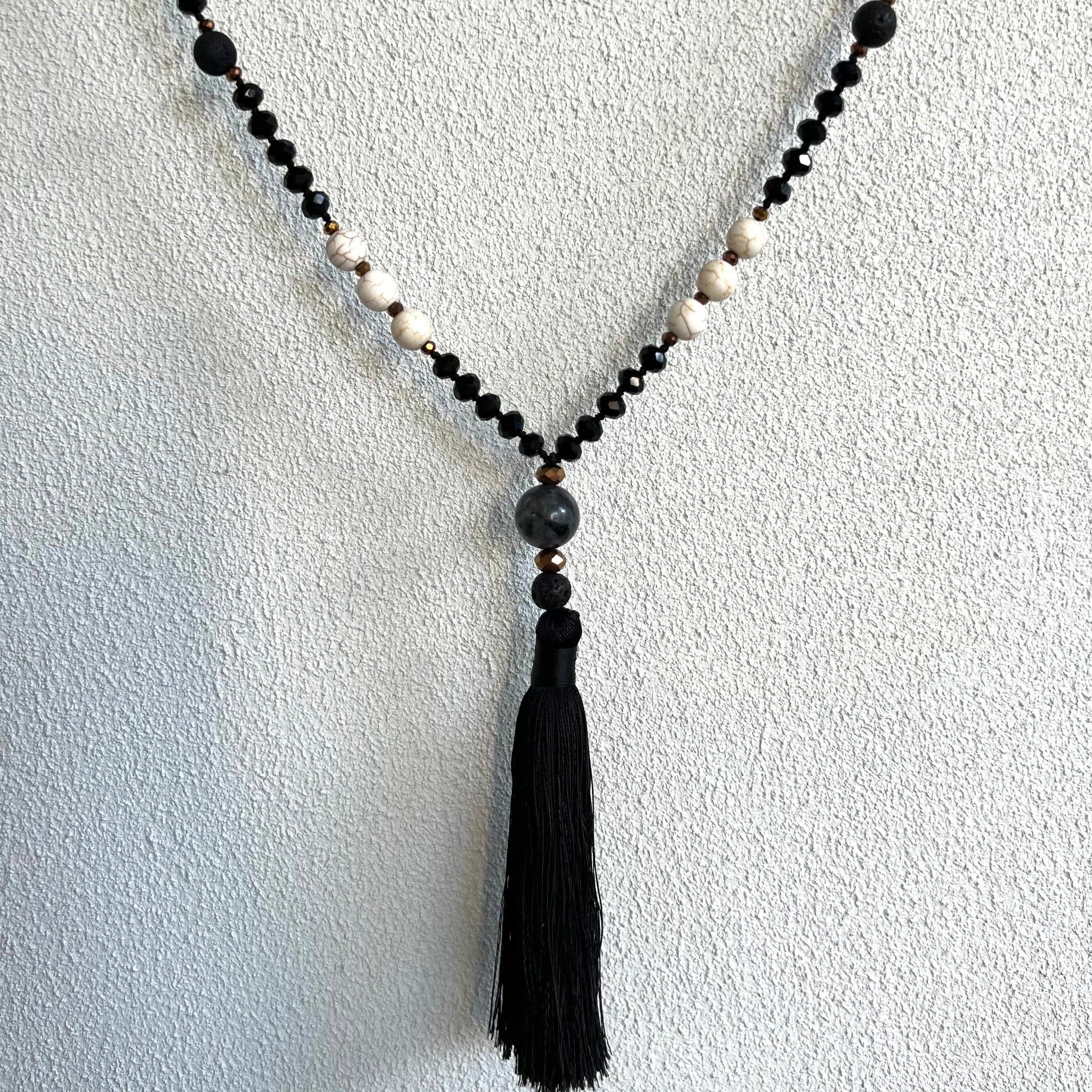 TM Black Bead Kristal Necklace