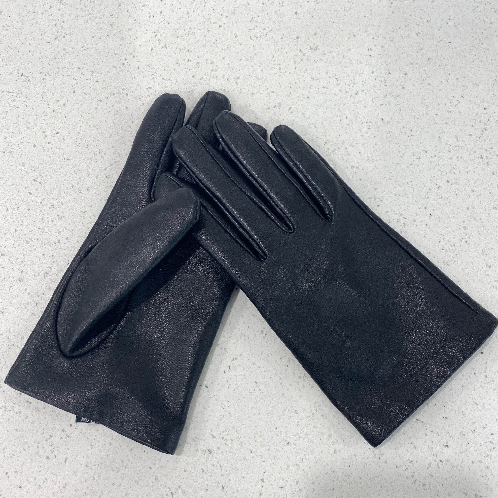 NÜ Black Leather Gloves